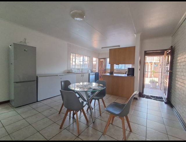 2 BEDROOM TOWNHOUSE TO LET IN ARCON PARK